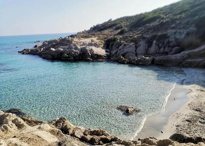 Maisonnette Avec 2 Chambres Climatisee En Face De La Plage De Gigaro